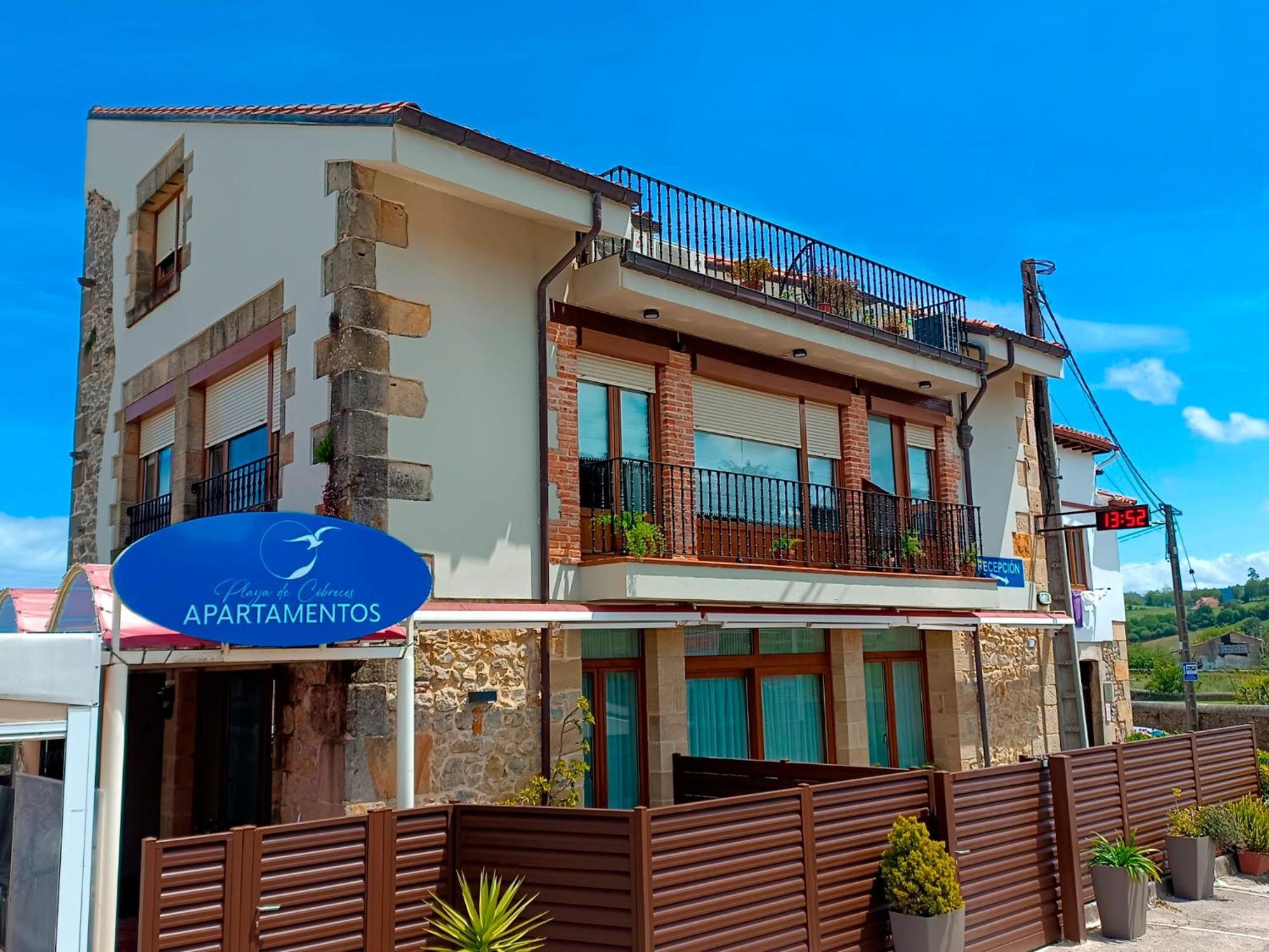 Apartamentos Playa De Cóbreces Eksteriør billede